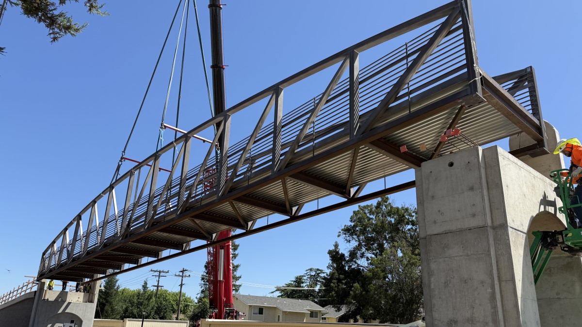 Steel Pedestrian Bridge Provides Rapid Trail Connection in Modesto, California
